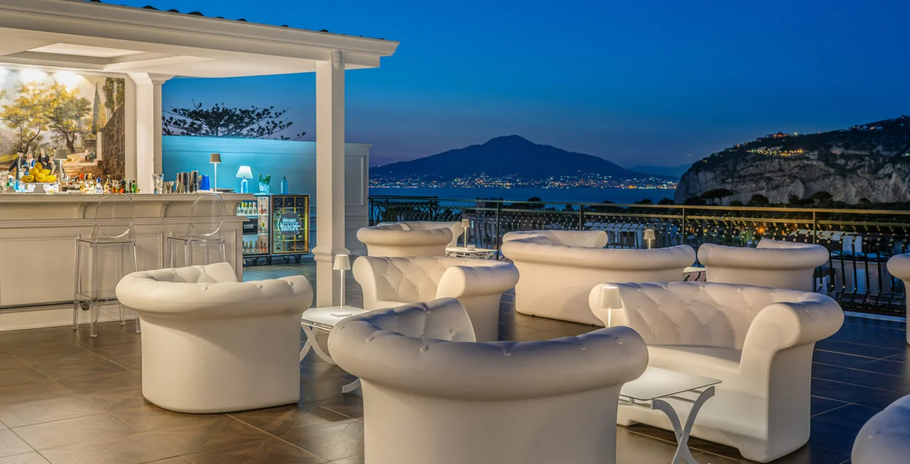 The Rooftop Guide: Dry Martini Sorrento Among the Best Rooftop Bars on the Amalfi Coast